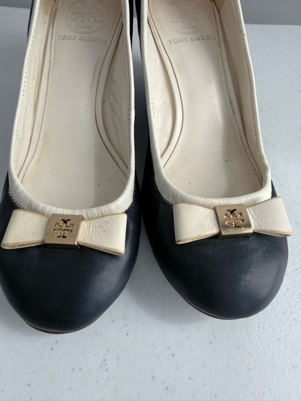 Tory Burch Shoes Sally Two Tone Leather Wedge Pumps Navy Ivory 6.5 / 36.5 Preppy - Picture 10 of 16